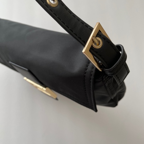 Gold buckle shoulder bag - Picture 2 of 4
